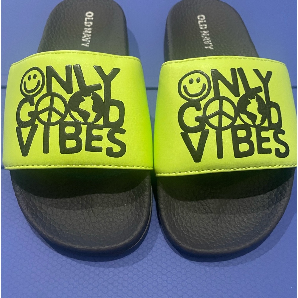 Old Navy kids sandal slides.